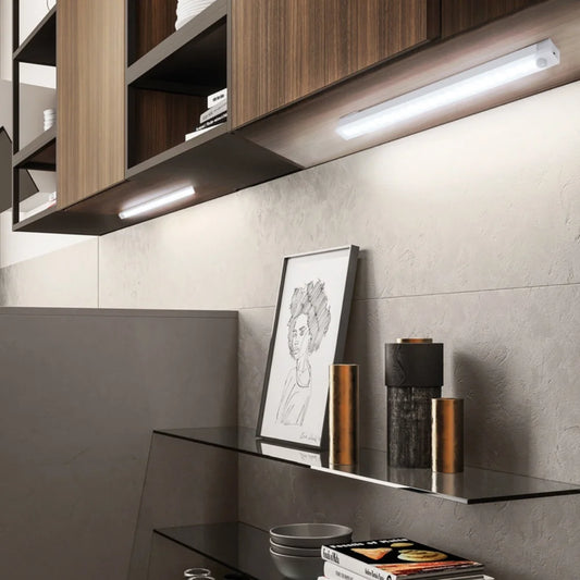 Luminária LED Organizadora de Ambientes com Sensor de Movimento, Sem Fio, Luz Noturna LED tipo C, Recarregável, Ideal para Armário, Guarda-Roupa, Corredores, Escadas, Garagem, Hall de Entrada, Roteiro de Caminho
